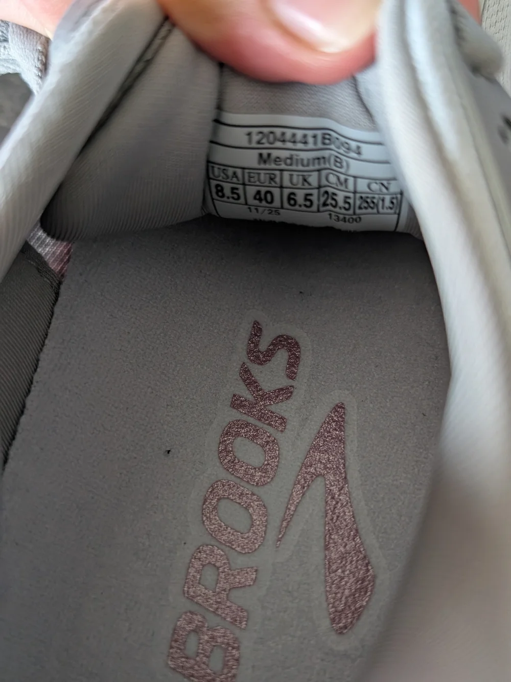 BRAND NEW Brooks Ariel GTS 26 Women's 8.5B Oyster Mushroom/Alloy/Pink
